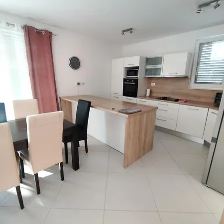 Διαμέρισμα 3 Bedroom With Private Pool