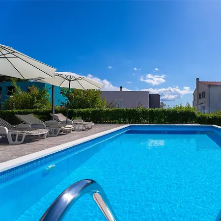 3 Bedroom With Private Pool Appartement *