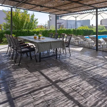 Apartment 3 Bedroom With Private Pool *