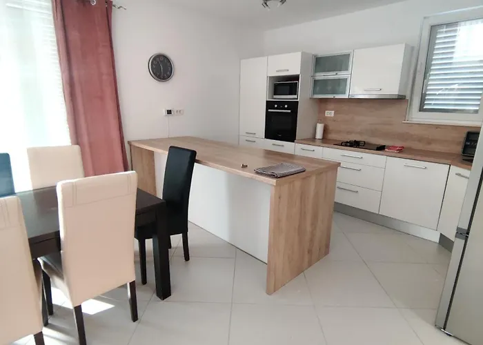 アパート 3 Bedroom With Private Pool