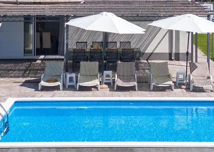 3 Bedroom With Private Pool スプリト