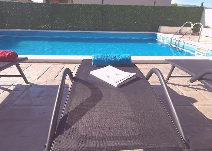 3 Bedroom With Private Pool スプリト