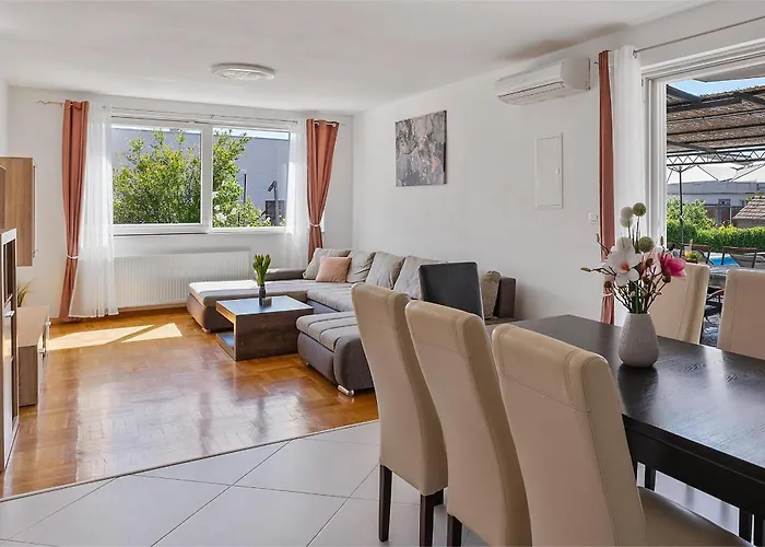 Apartment 3 Bedroom With Private Pool